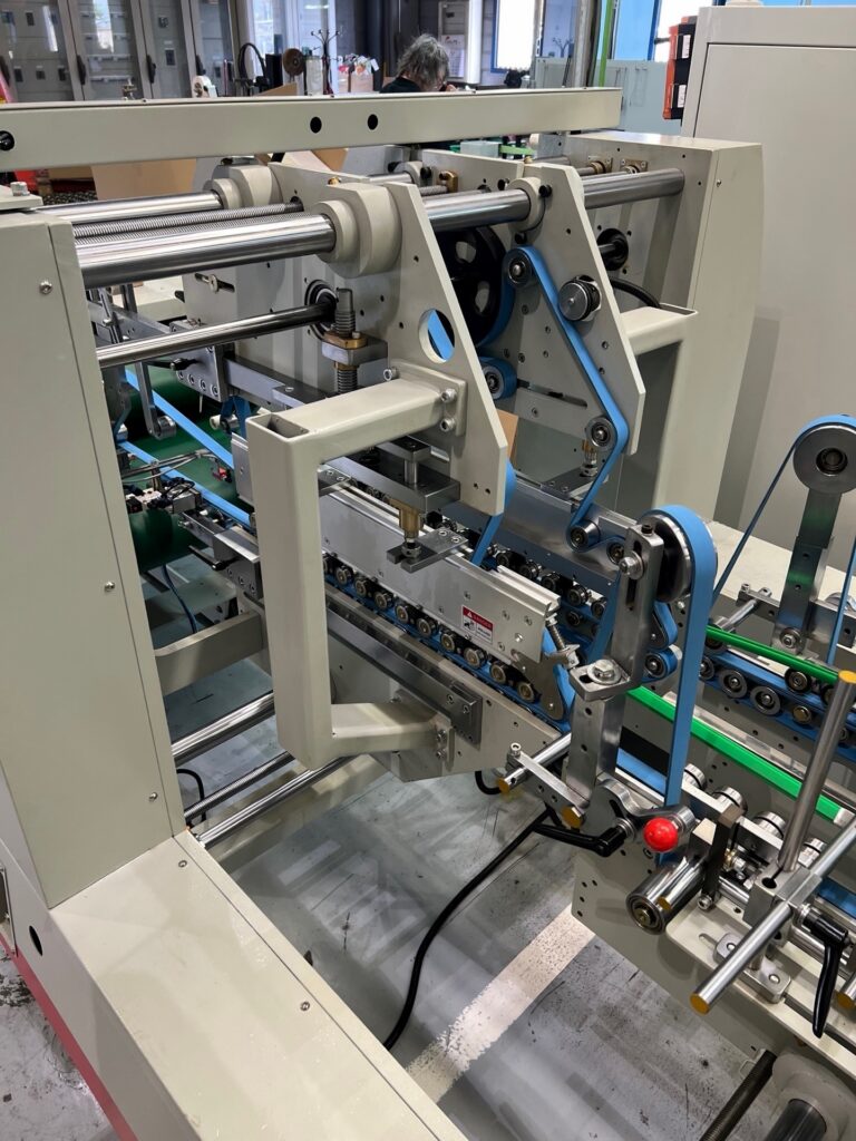Dobladora pegadora SCM WO-750PC R