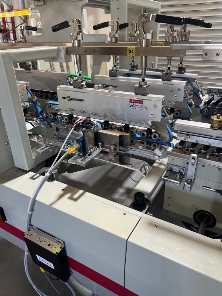 Dobladora pegadora SCM WO-1050PC R